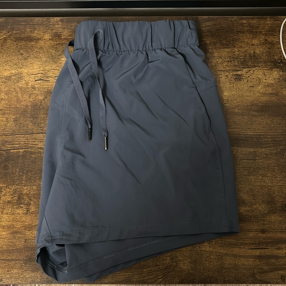 AVIA size L gray athletic shorts